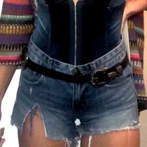 Freja vintage fit cut offs